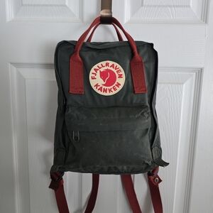 Fjallraven MINI Kånken Green Olive with Red Straps Backpack